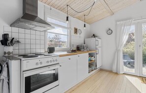 Kjøleskap, ovn, kokeplater og oppvaskmaskin