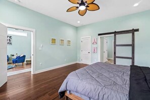 3 chambres, fer et planche à repasser, lit parapluie, Wi-Fi gratuit