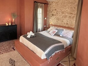 Suite – comfort, hageutsikt | Blendingsgardiner, strykejern/-brett og wi-fi (inkludert)