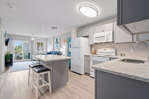 Refrigerador, microondas, horno, placa de cocina