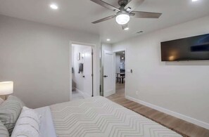5 chambres, fer et planche à repasser, lit de bébé portatif, Wi-Fi