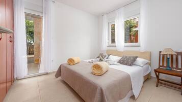 2 makuuhuonetta, silitysrauta/-lauta, ilmainen Wi-Fi, vuodevaatteet