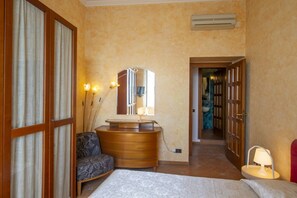 2 habitaciones, tabla de planchar con plancha, wifi y ropa de cama