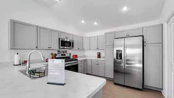 Mikrowelle, Ofen, Herdplatte, Geschirrspüler