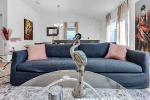 TV, offices - Blissful Village Bungalow 2BR-2BA with Cart & Membership (The Villages)