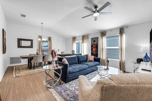 TV, offices - Blissful Village Bungalow 2BR-2BA & Membership Amentities (The Villages)