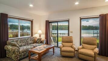 TV de tela plana 42 polegadas com canais a cabo, lareira, DVD player