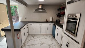 Unclassified image, 5 of 19, button - Cozy, beautiful apartment with lots of amenities! 3 miles from downtown fun! (Columbus)