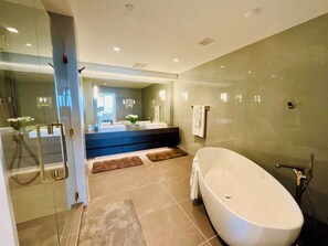 Dusche, Handtücher, Seife, Shampoo