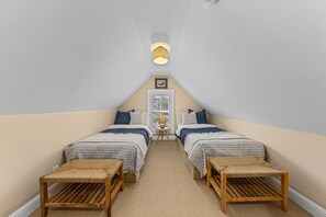 4 bedrooms, iron/ironing board, free WiFi, bed sheets - Monthly Rental - Crimson 4 BR Cabin By Tahoe Getaways - Walk Downtown Truckee (Truckee)