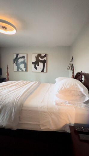3 bedrooms, iron/ironing board, WiFi, bed sheets - Cozy Cottage Walking Distance to the Beaches of Nantucket Sound (Dennis)