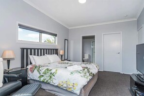 4 bedrooms, free WiFi