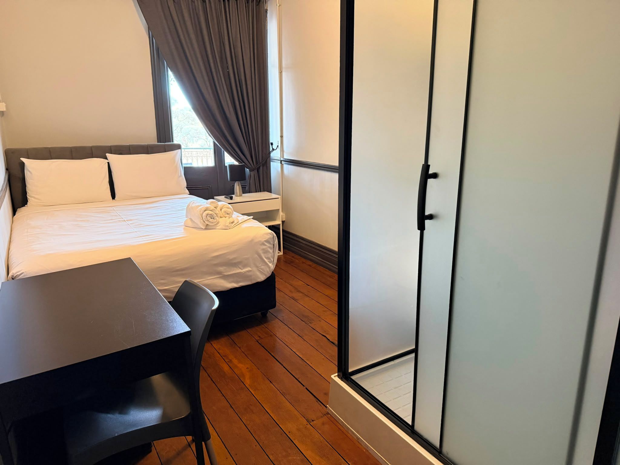 Standard Room, 1 Queen Bed, Non Smoking, Balcony | Desk, free WiFi, bed sheets