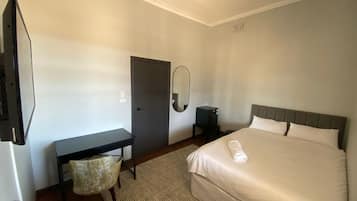 Standard Room, 1 Queen Bed, Non Smoking, No Windows