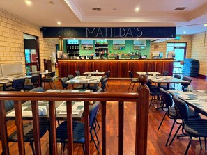 酒吧（店内）