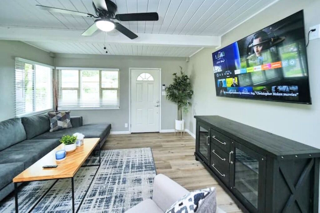 Quiet Vallejo Home with Hot-Tub + Firepit