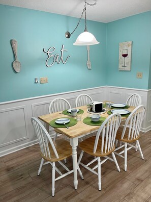 Dining - LaCasita Cruz-Surfside Treasure! Comfy location less than 2mi to beach.  (Myrtle Beach)