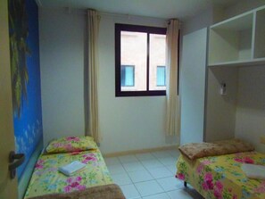 2 habitaciones, tabla de planchar con plancha, wifi y ropa de cama 