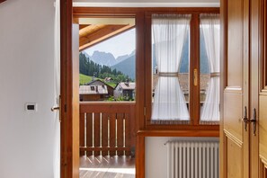 Interior - Apartment 'Al Pelmo A Vinigo' with Mountain View, Private Terrace and Wi-Fi (Vinigo)