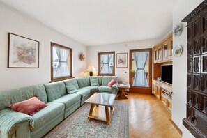 TV, stereo - Apartment 'Al Pelmo A Vinigo' with Mountain View, Private Terrace and Wi-Fi (Vinigo)