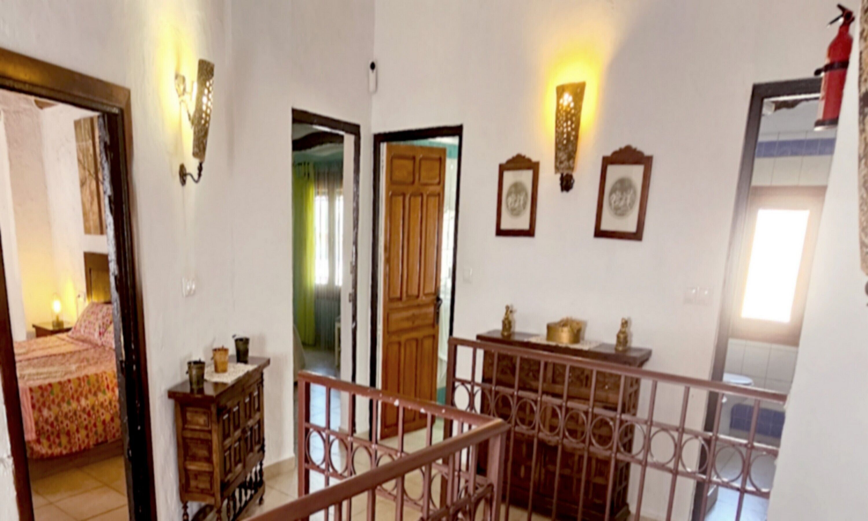 6 slaapkamers, een strijkplank/strijkijzer, gratis wifi, beddengoed