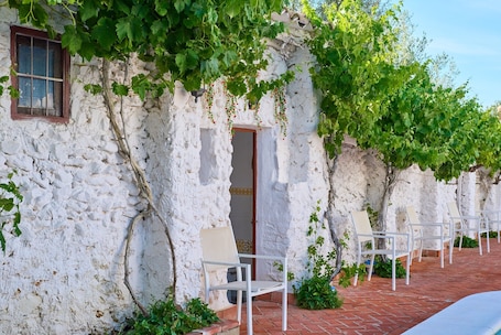 Terrace/patio. Spacious Cortijo in Lucena, Andalusia - 6 Bedrooms with Mountain Views