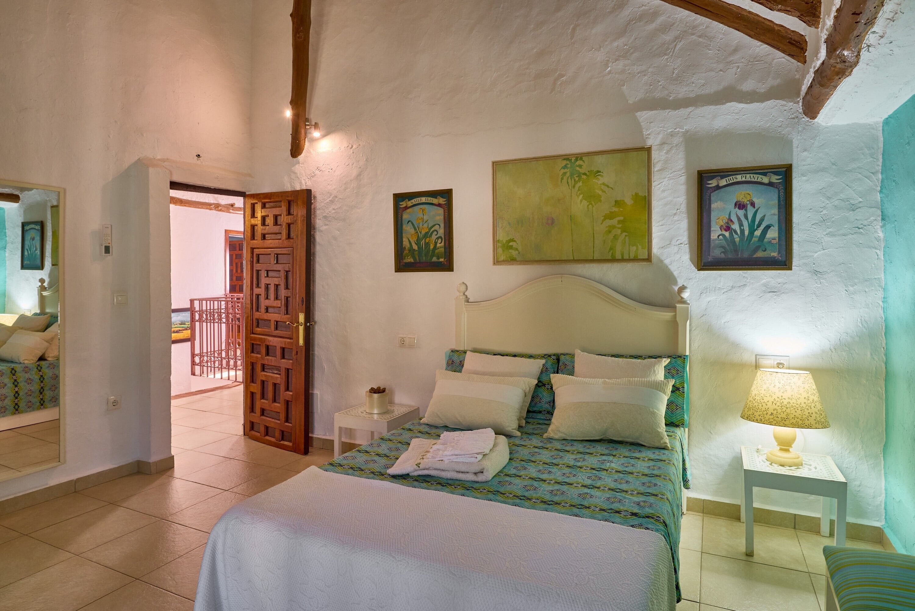 6 bedrooms, iron/ironing board, free WiFi, bed sheets