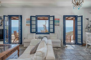 TV, caminetto, impianto stereo