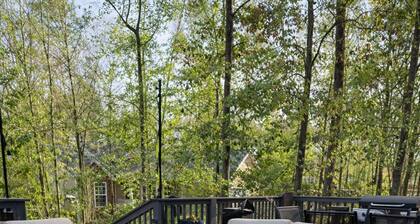 Lake Oconee • Dock • Kayaks • Game Room • Pet Friendly