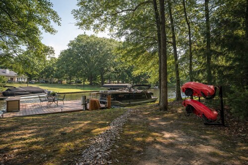 Lake Oconee • Dock • Kayaks • Game Room • Pet Friendly