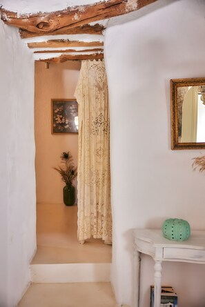 Interior - Holiday Home 'Oak Farm Traditional Guesthouse' with Sea View, Private Terrace and Wi-Fi (Andros Island)