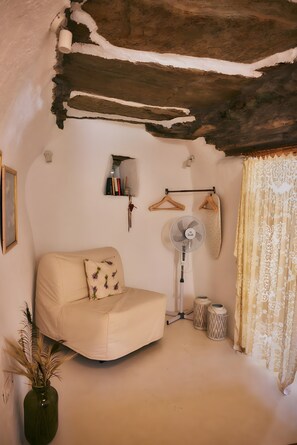 Interior - Holiday Home 'Oak Farm Traditional Guesthouse' with Sea View, Private Terrace and Wi-Fi (Andros Island)