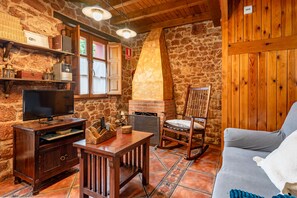 TV, fireplace, DVD player, stereo