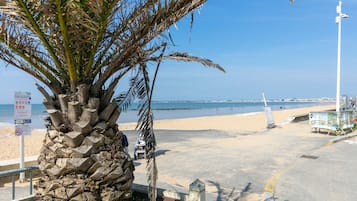 Una spiaggia nelle vicinanze