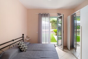 1 bedroom, free WiFi, bed sheets - Villa 'Il Frutteto 49' with Private Terrace and Wi-Fi (Ortovero)