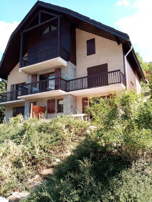 Exterior - Apartment 'Vue Piste Luc Alphand' with Mountain View and Private Terrace (Saint-Chaffrey)