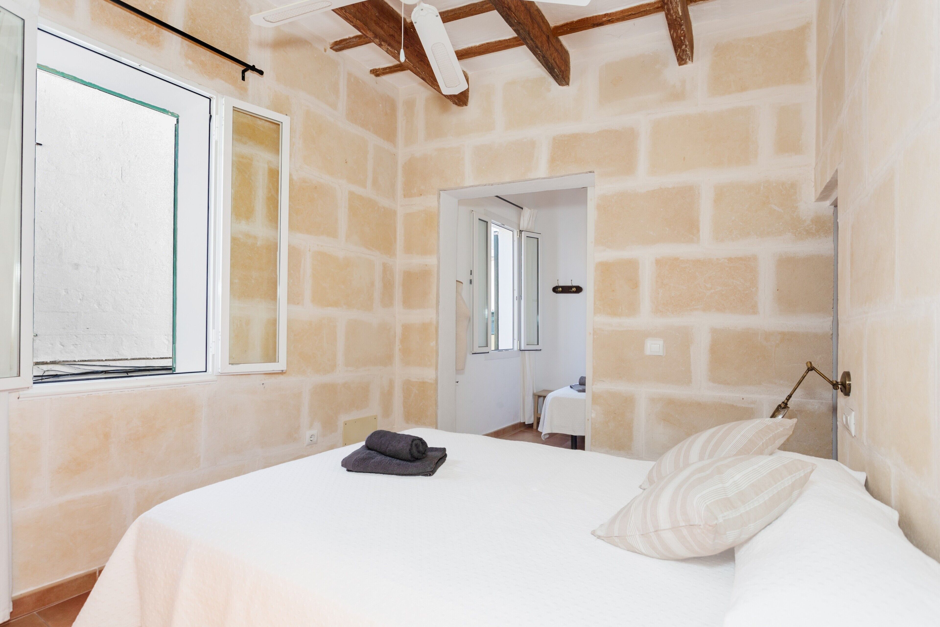 3 habitaciones, tabla de planchar con plancha y wifi gratis 