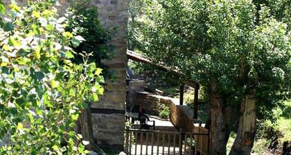 Holiday Home 'Casa Del Tio Conejo' with Mountain View, Shared Pool and Wi-Fi