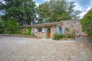 Exterior - Bastidon Domaine L'hélion with private pool, Wi-Fi, and air conditioning (Taradeau)