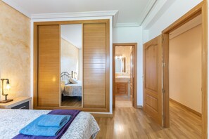 6 bedrooms, iron/ironing board, free WiFi, bed sheets