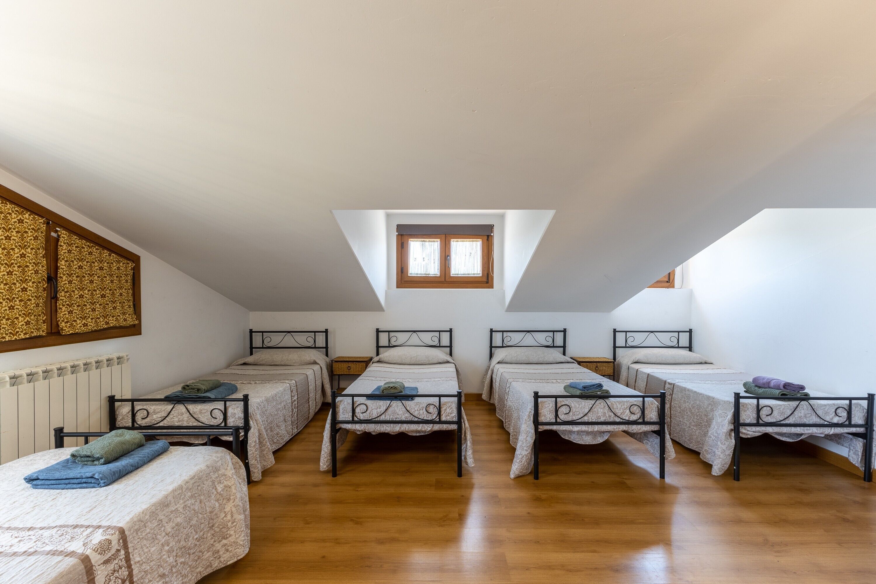 6 Schlafzimmer, Bügeleisen/Bügelbrett, kostenloses WLAN, Bettwäsche