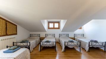 6 Schlafzimmer, Bügeleisen/Bügelbrett, kostenloses WLAN, Bettwäsche