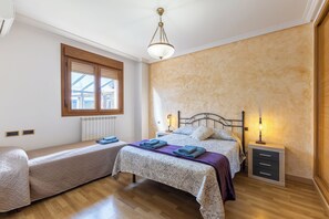 6 soverom, strykejern/-brett, wi-fi (inkludert) og sengetøy