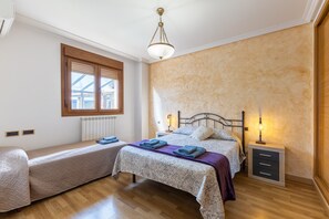 6 bedrooms, iron/ironing board, free WiFi, bed sheets