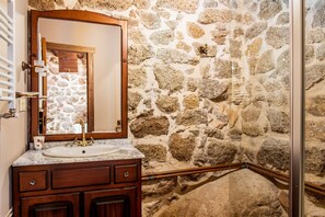 Douche, serviettes fournies