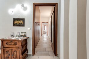 Interior - Holiday Home 'Casa Vacanza Tra Le Colline Pisane' with Shared Garden, Wi-Fi and Air Conditioning (San Miniato)