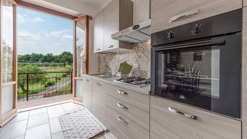 KĂŒhlschrank, Ofen, Herdplatte, GeschirrspĂŒler