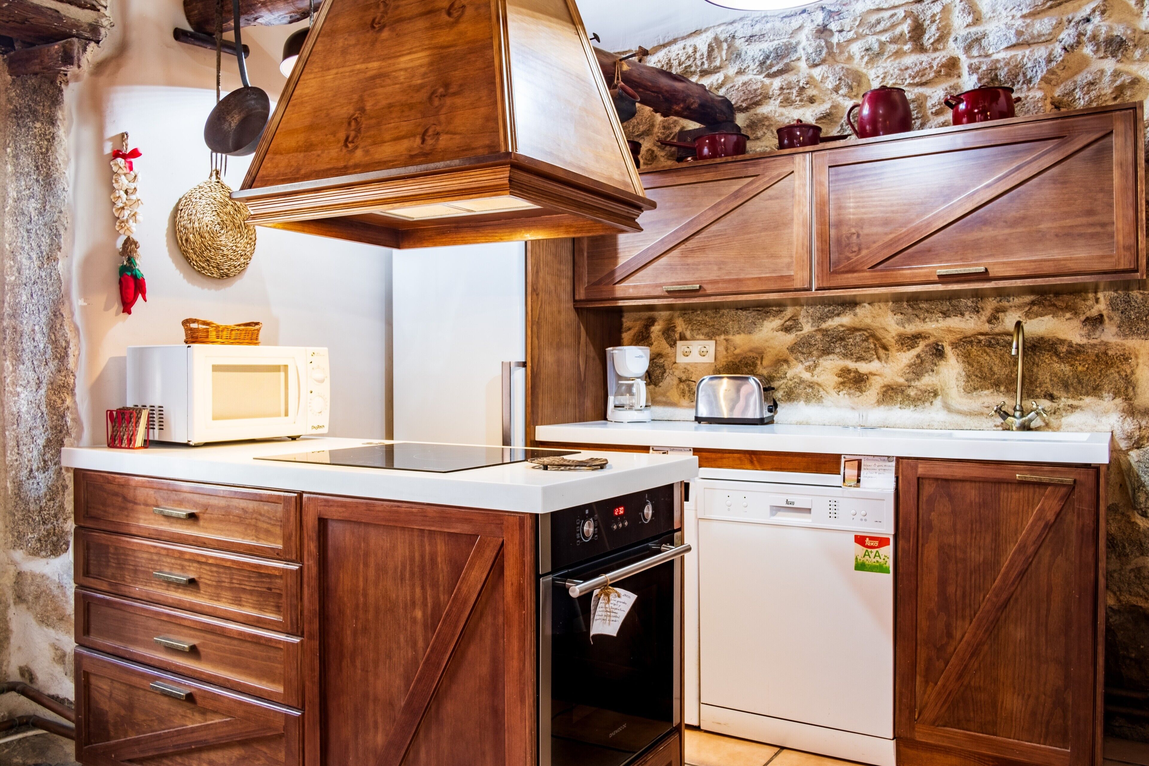 Refrigerador, microondas, horno, placa de cocina