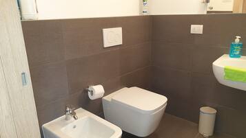 Doccia, asciugacapelli, asciugamani