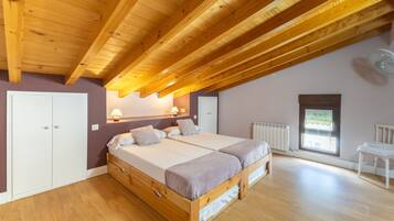 4 bedrooms, free WiFi, bed sheets